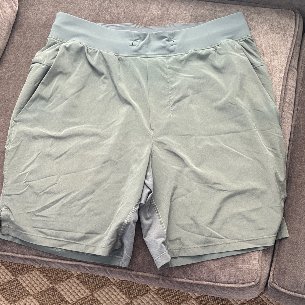 Men's Lululemon liner less shorts